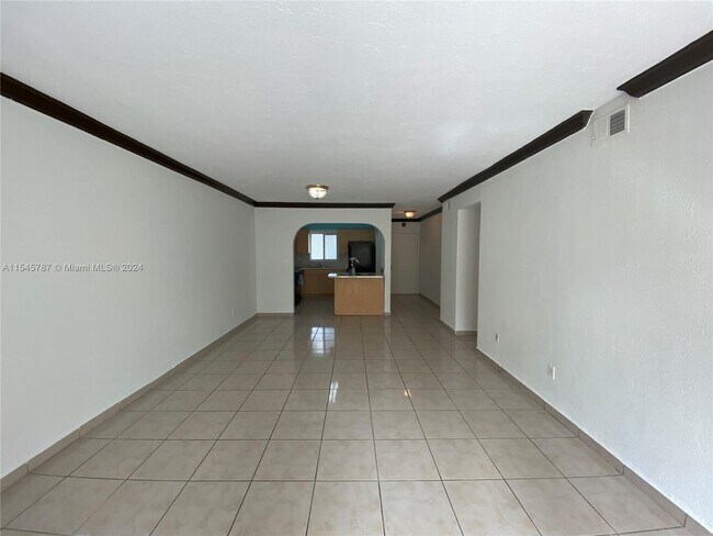 Foto del edificio - 980 NE 170th St