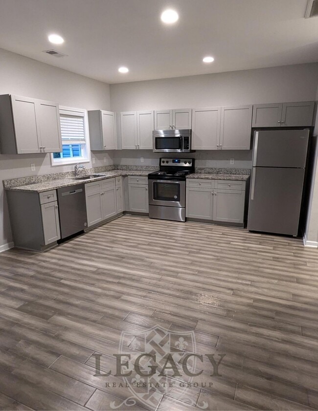 Building Photo - 748 Pippin Dr