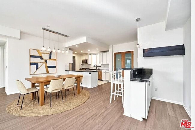 Foto del edificio - 871 Crenshaw Blvd