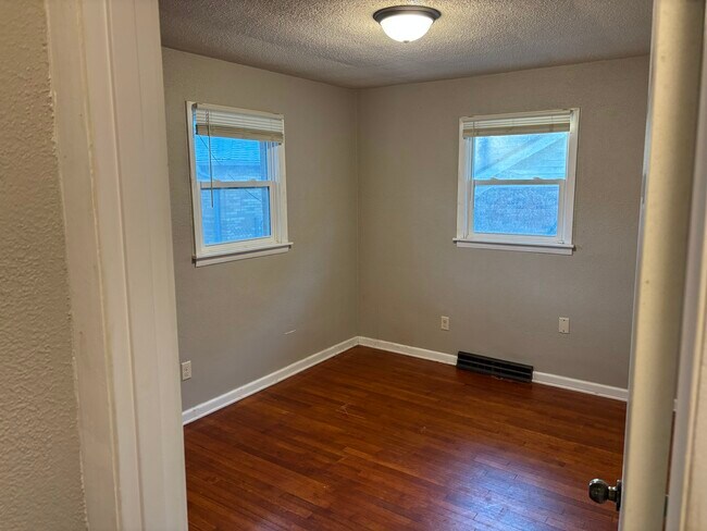 Foto del edificio - 1505 Benton St