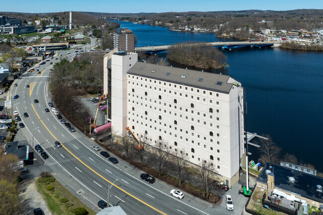 Building Photo - The Lakeshore Condominiums