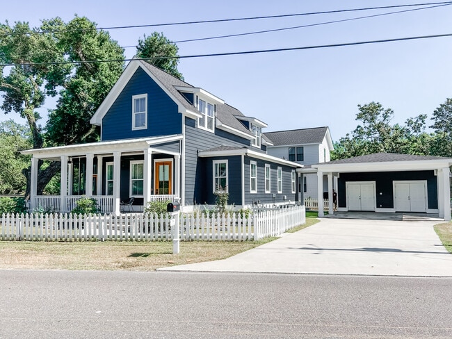 Photo - 764 E 2nd St House