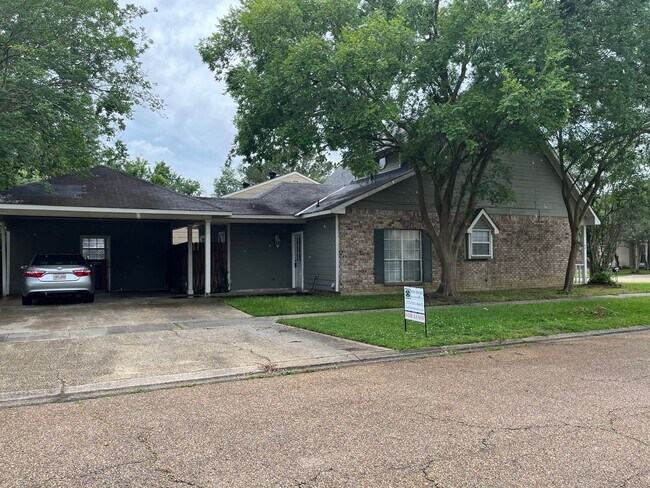 Foto del edificio - 3 BR/ 2 BA house in Oak Hills Area! Perkin...