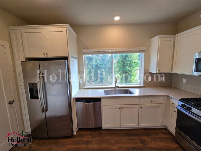 Building Photo - COMING SOON! Bright & Airy 2-Bed, 2.5-Bath Home with Balcony & Great Neighborhood Views in Hillsb...