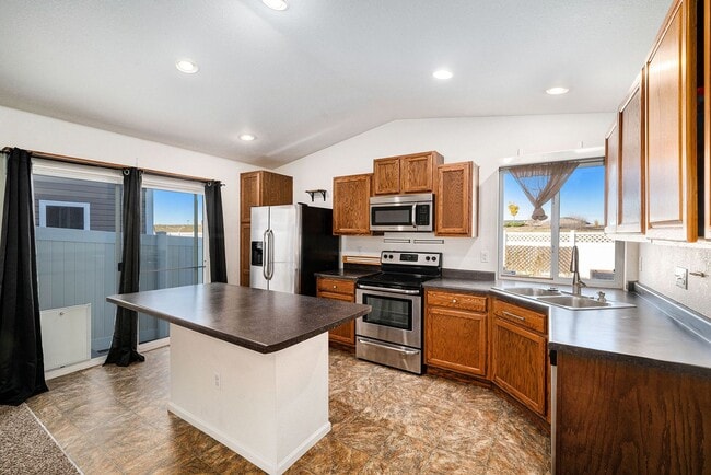 Foto del edificio - Spacious 3 Bed 3 Bath in the heart of Gree...