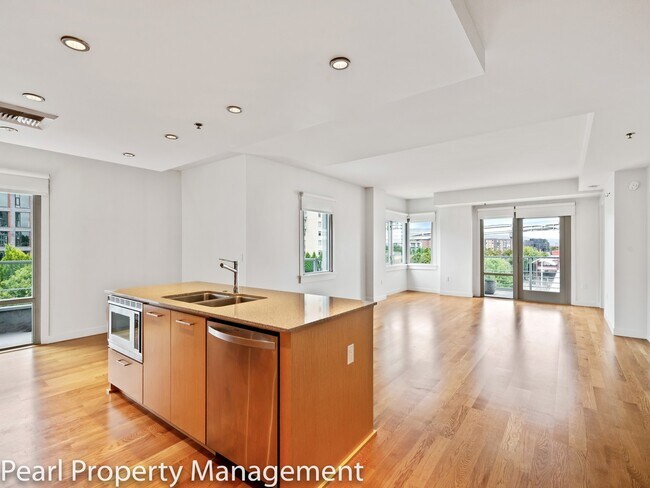 Foto del edificio - Waterfront Pearl - 1 bed/1.5 bath/den sw corner unit with parking/2 balconies/river view/most uti...