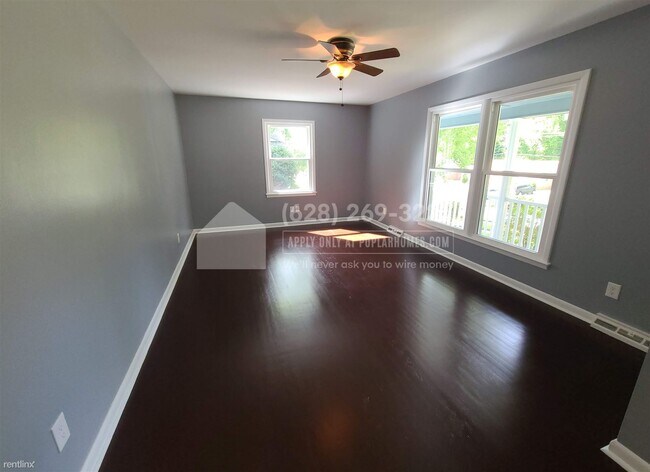 Foto del edificio - 3 br, 2 bath House - 213 Foxcroft Dr -