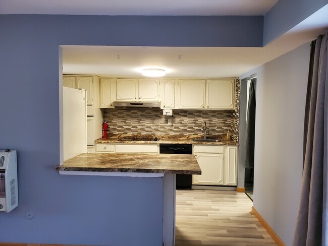 Building Photo - 16 Radnor Ct