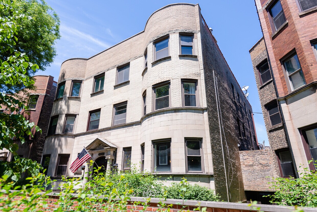 Primary Photo - 1038 W Byron St
