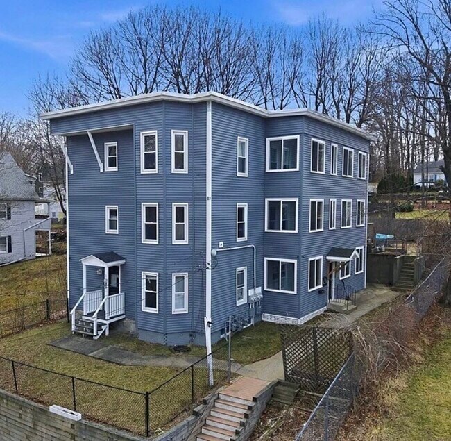 Building Photo - 348 Fairmount St