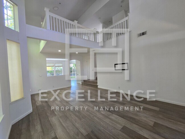 Foto del edificio - Beautifully Updated 3/2.5 House with Open ...