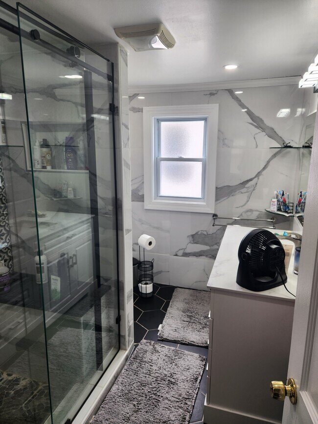 Building Photo - 85 Stephen Ave