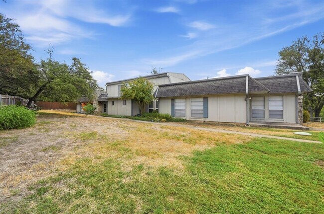 Building Photo - 807 Castle Ridge Rd