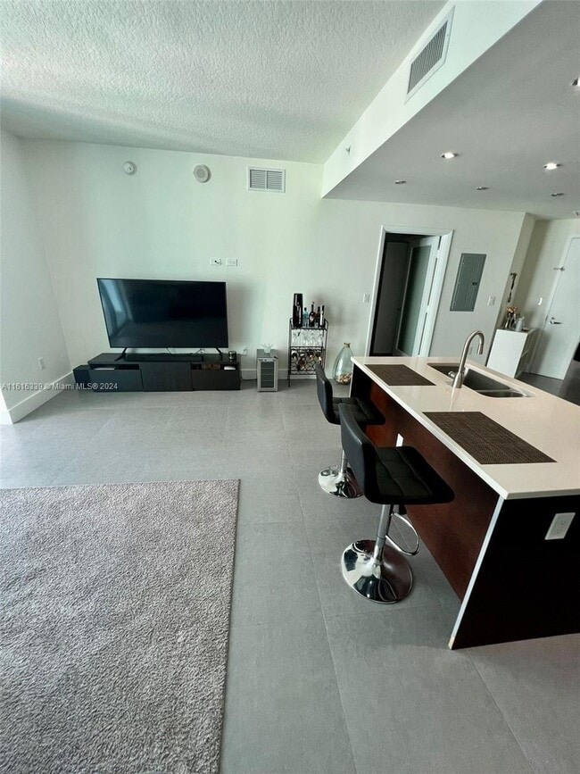 Building Photo - 1900 North Bayshore Drive Apt #2807, Miami...