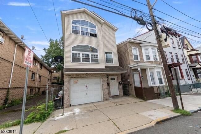 Photo - 110 16th Ave Apartment