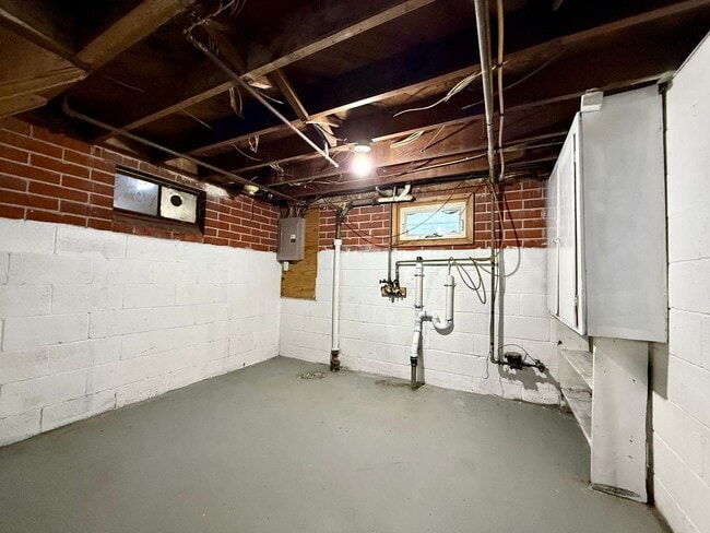 Building Photo - Three Bedroom Home in Muskegon