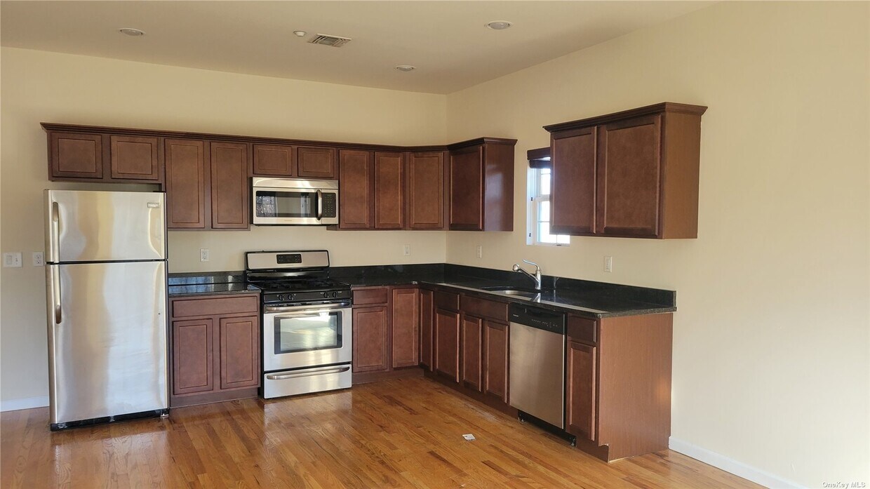 Foto principal - 16 Landon Ln