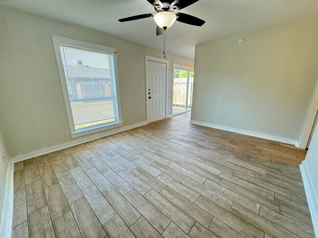 Foto del edificio - 2316 Andover Dr