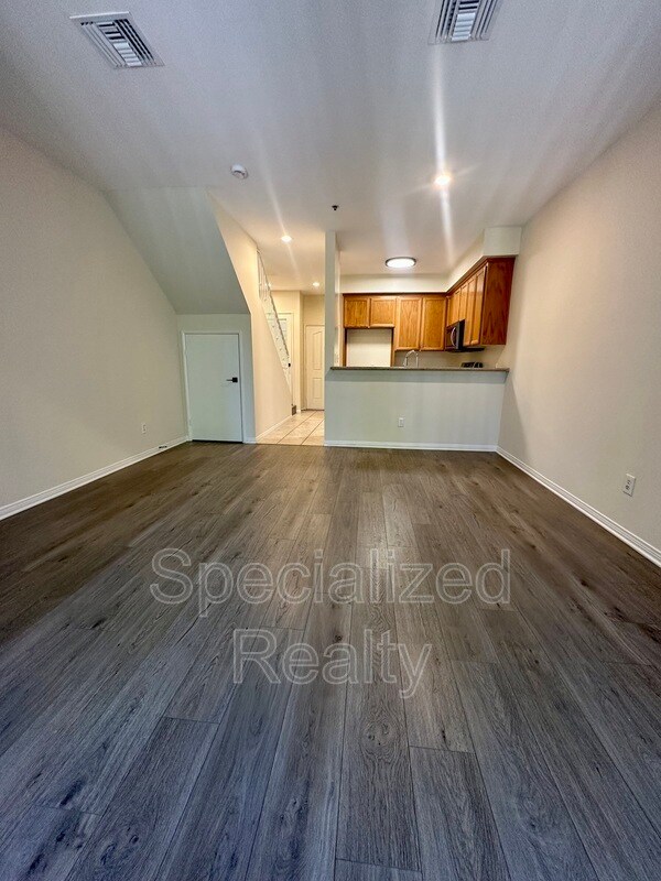 Foto del edificio - 5716 Whitsett Ave