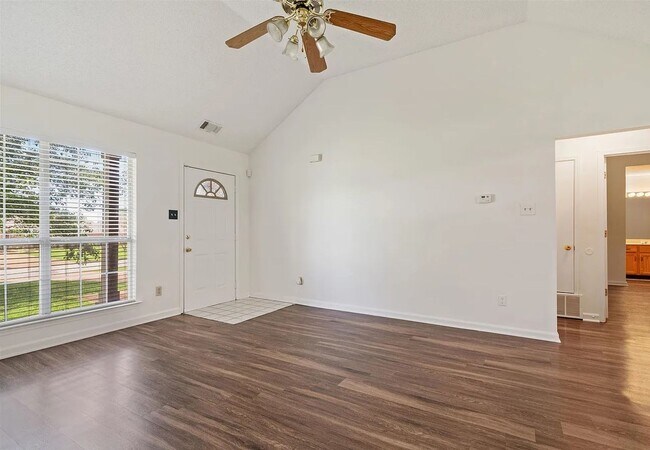 Building Photo - Charming 3 bedroom 2 bath home in Oakland