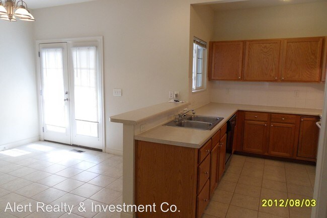Building Photo - 3 br, 3.5 bath House - 1314 S. Emery St. #C