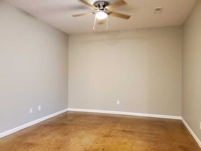 Building Photo - 142 Cane Creek Ln