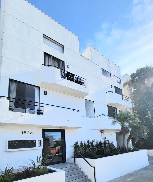 Foto del edificio - 1826 Overland Ave