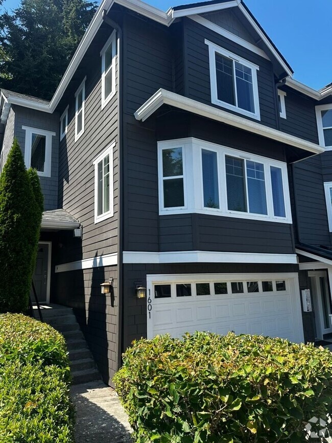 Building Photo - 5583 Lakemont Blvd SE