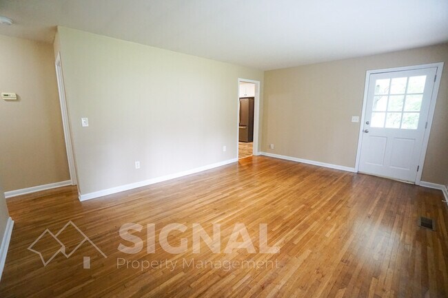 Building Photo - 1901 Buttercup Dr