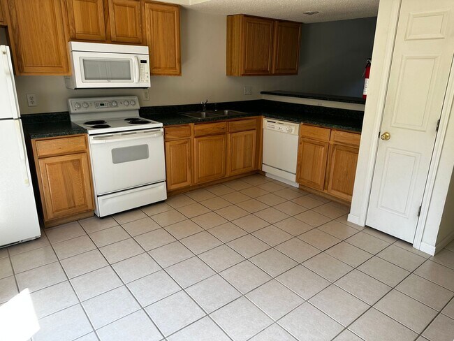 Foto del edificio - 3334 S Oaklawn Cir