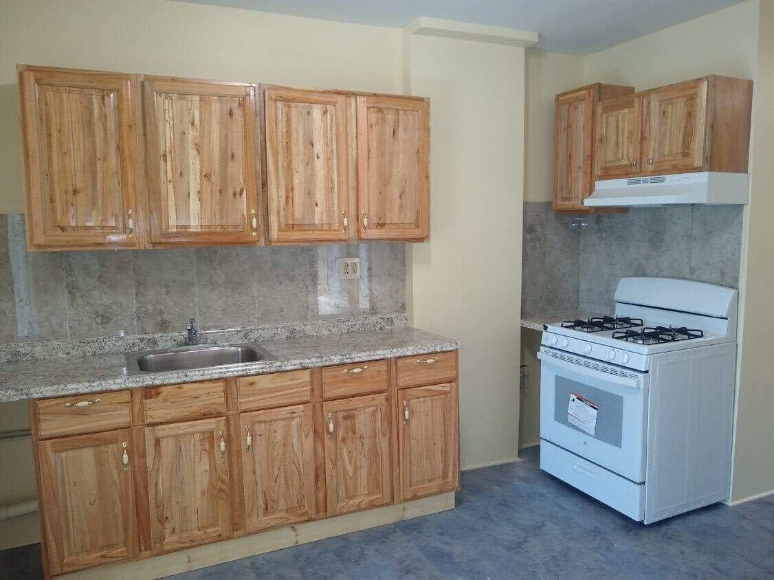 Kitchen - 44 Lincoln Ave