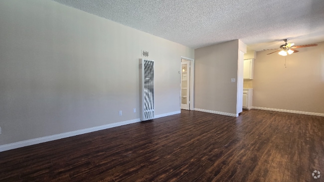 Building Photo - 260 N Oak Ave