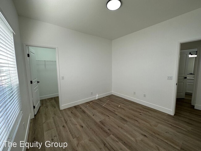 Building Photo - 4 br, 3 bath House - 111 North Roeben St