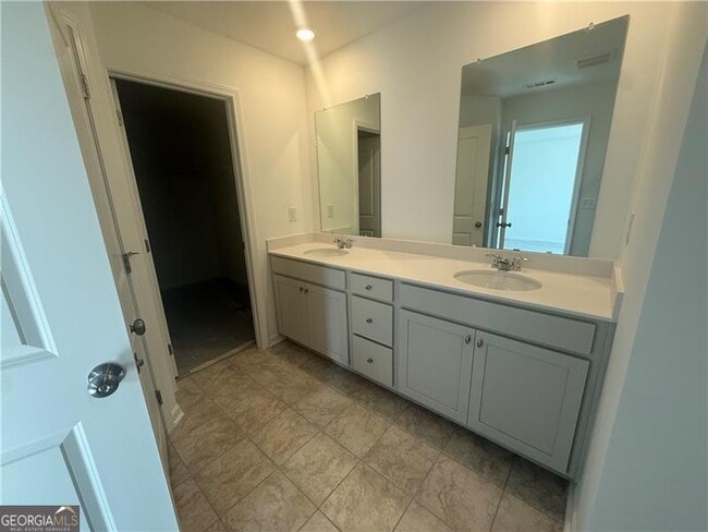 Foto del edificio - 6204 Kenbrook Dr