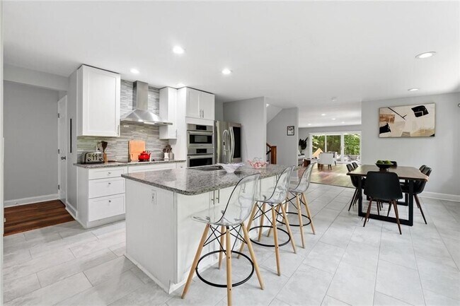 Foto del edificio - 1210 E Beechwood Dr NW
