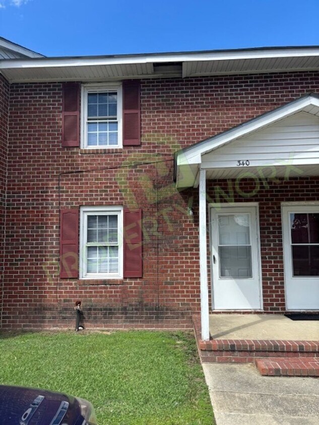 Primary Photo - 2 Bedroom, 1.5 Bath Town Home in Sharpsbur...