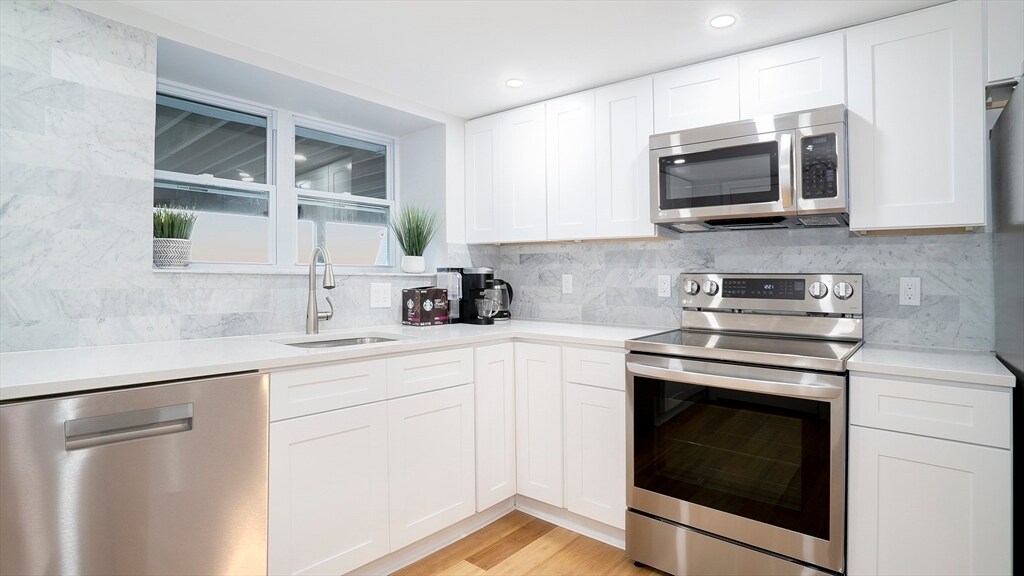 Primary Photo - 200 Endicott Ave