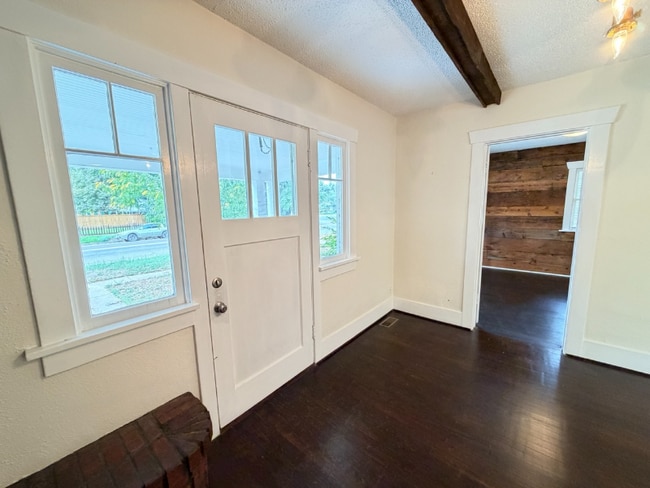 Building Photo - 850 Martin St