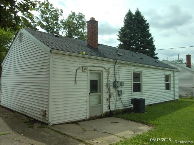 Building Photo - 26751 Belanger St