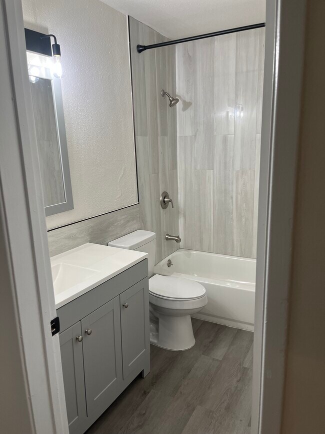 Foto del edificio - 385 Vernon Dr