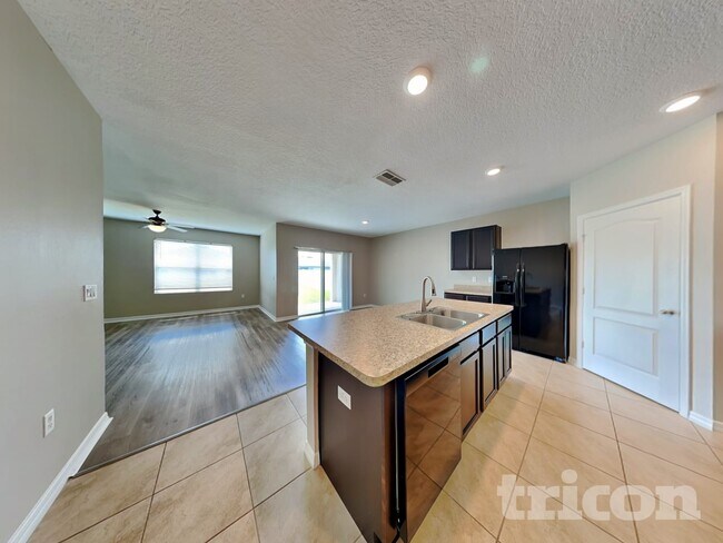 Foto del edificio - 935 Summer Glen Dr