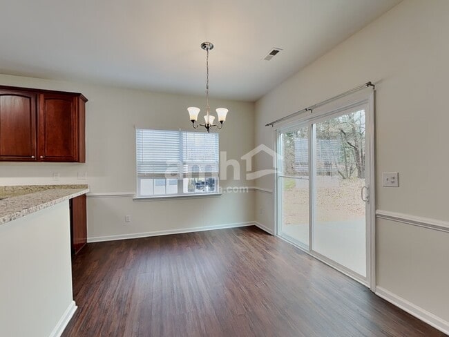 Foto del edificio - 4205 Lindsey Ln