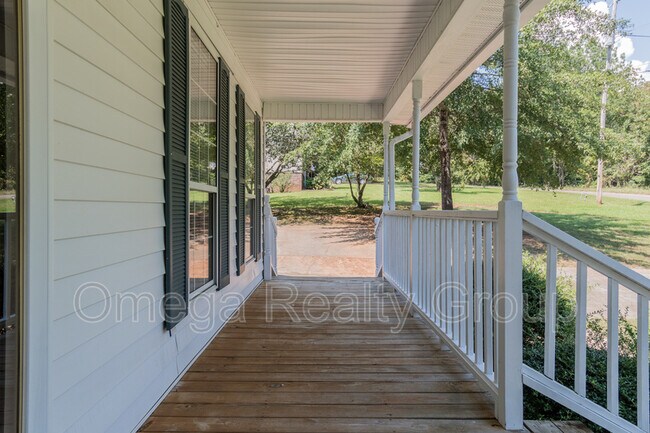 Building Photo - 221 Parkwood Ln