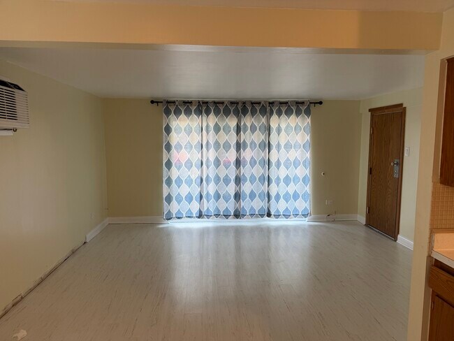 Foto del edificio - 5743 S Kenton Ave