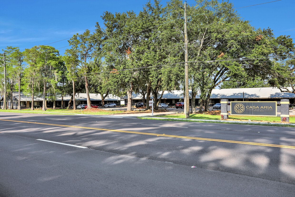Primary Photo - Casa Aria Luxury Rental Homes