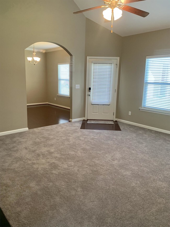 Foto del edificio - 4616 Rosser Loop Dr