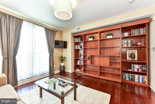 Foto del edificio - 2050 Jamieson Ave