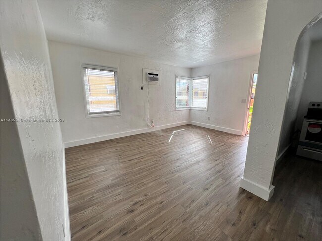 Building Photo - 1739 Moffett St