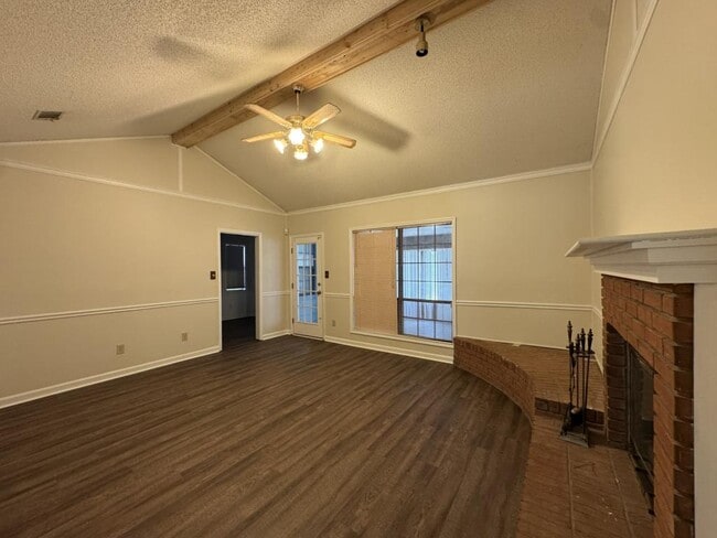 Building Photo - 327 Bonnie Dr