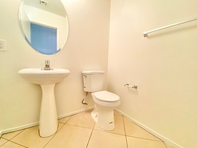 Building Photo - STUNNING 2-STORY 4 BEDROOM/ 2 FULL BATH  P...